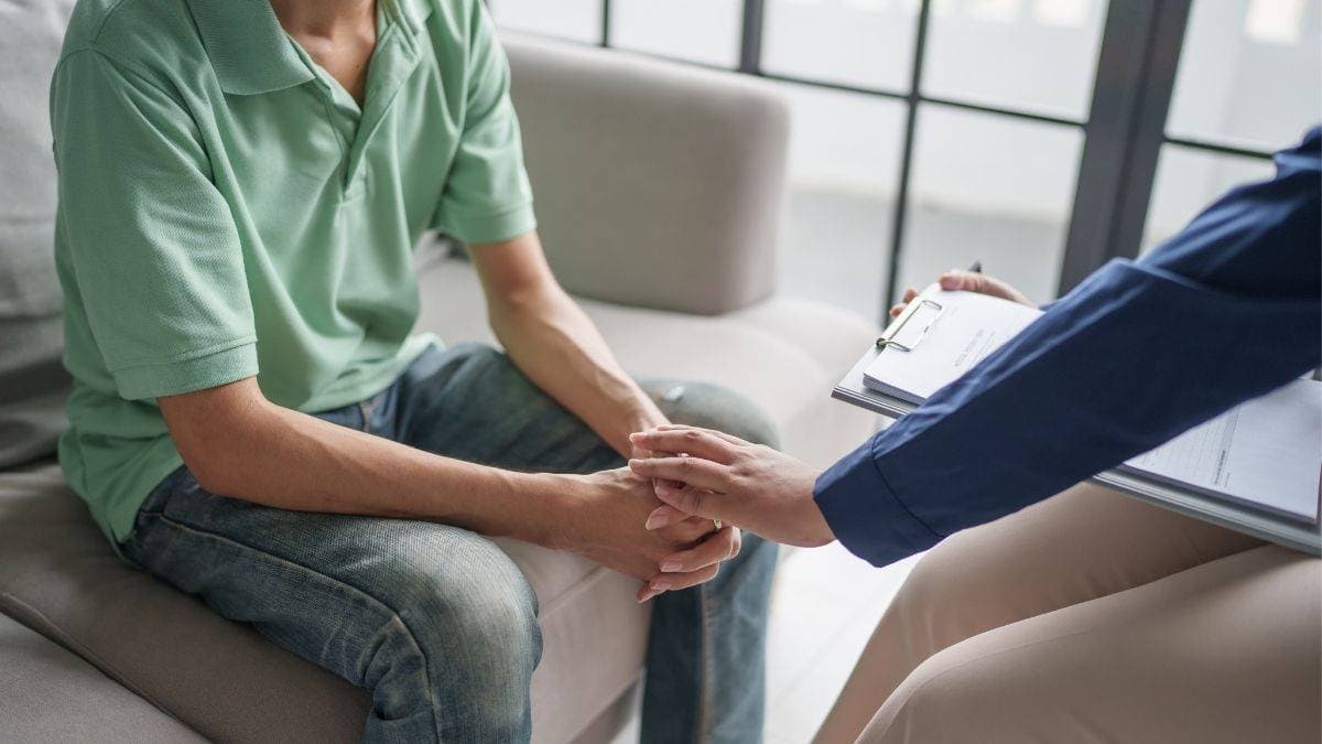Las bajas por salud mental baten récord en España: qué hay detrás de un problema en aumento