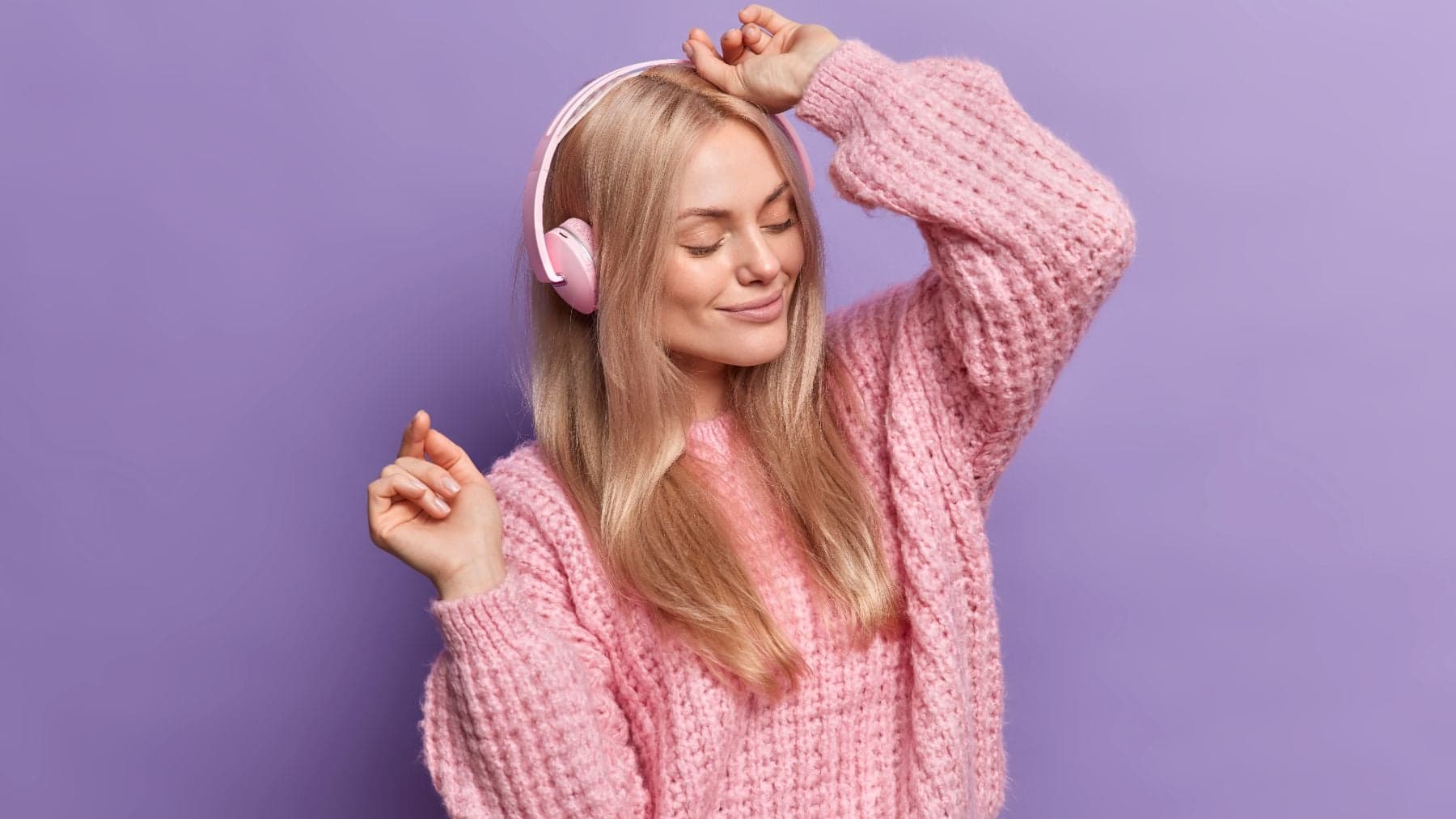 Los psicólogos expertos dicen que las personas que necesitan escuchar música y podcast todo el rato no lo hacen por distracción, sino porque necesitan gestionar el silencio ...