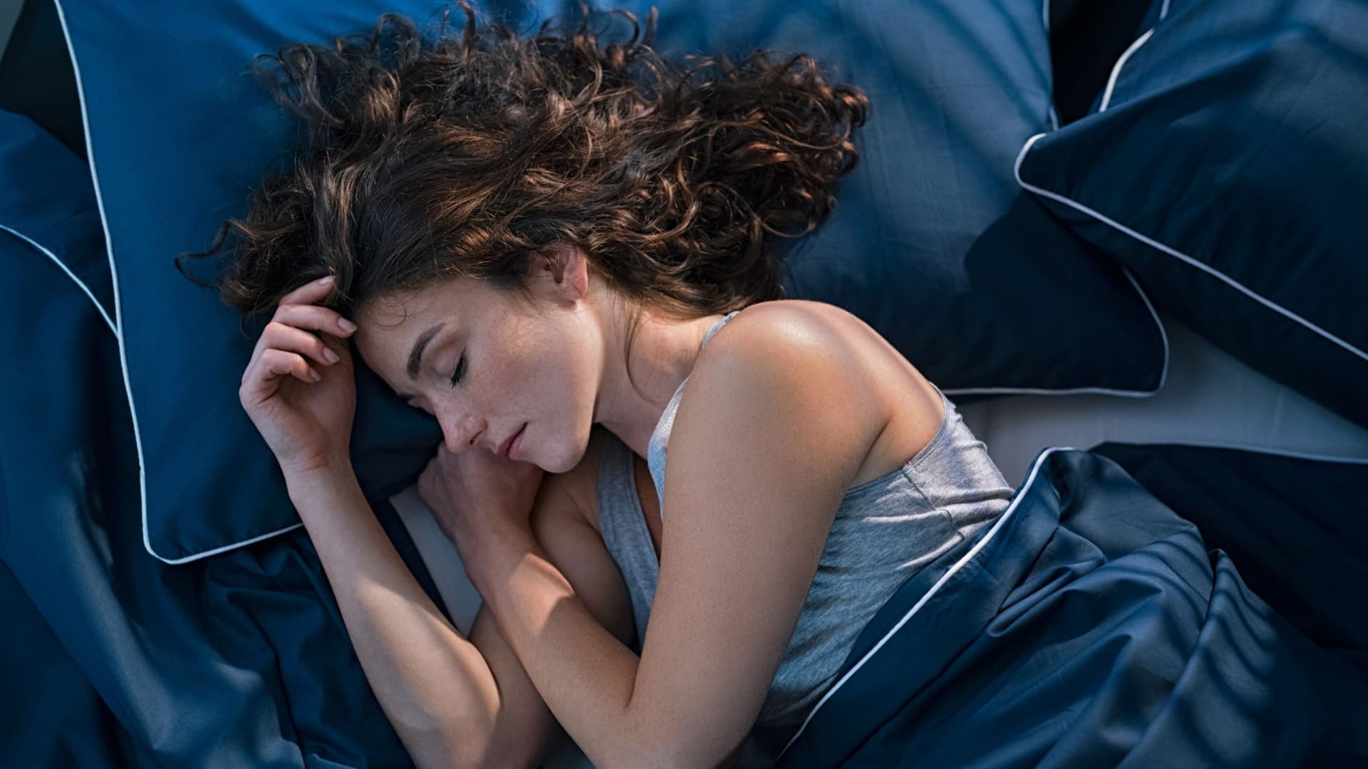 Una neuróloga y neurofisióloga desvela las claves del buen descanso: por qué forzarse a dormir es el mayor error