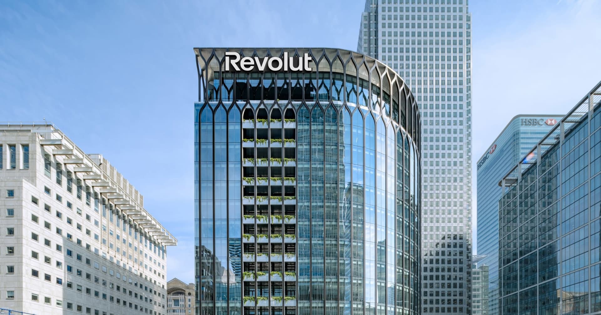La banca abraza la IA: Revolut llevará ChatGPT a sus clientes