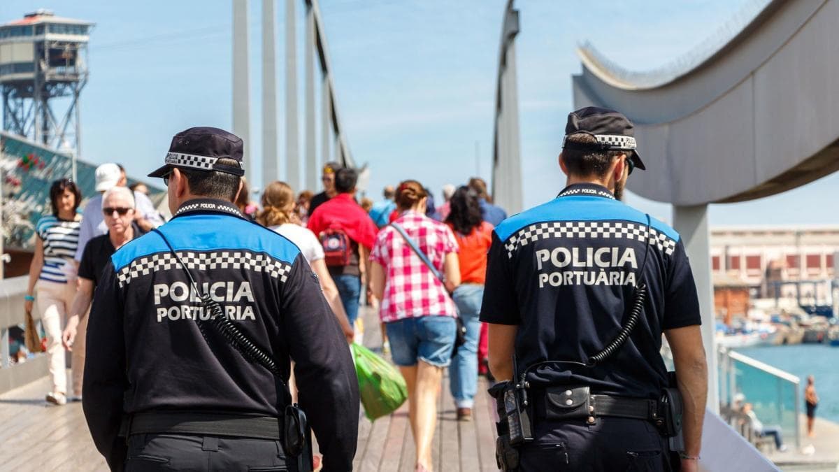 El negocio “aburrido” que puede facturar 3 millones de euros en España: así funciona una empresa de uniformes