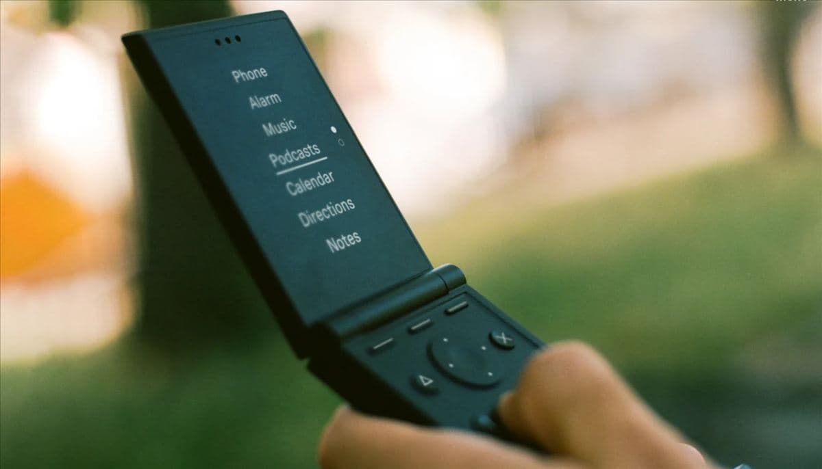 Light Flip: el móvil plegable anti-IA de 299 dólares que apuesta por el teclado T9 y la vida sin redes sociales
