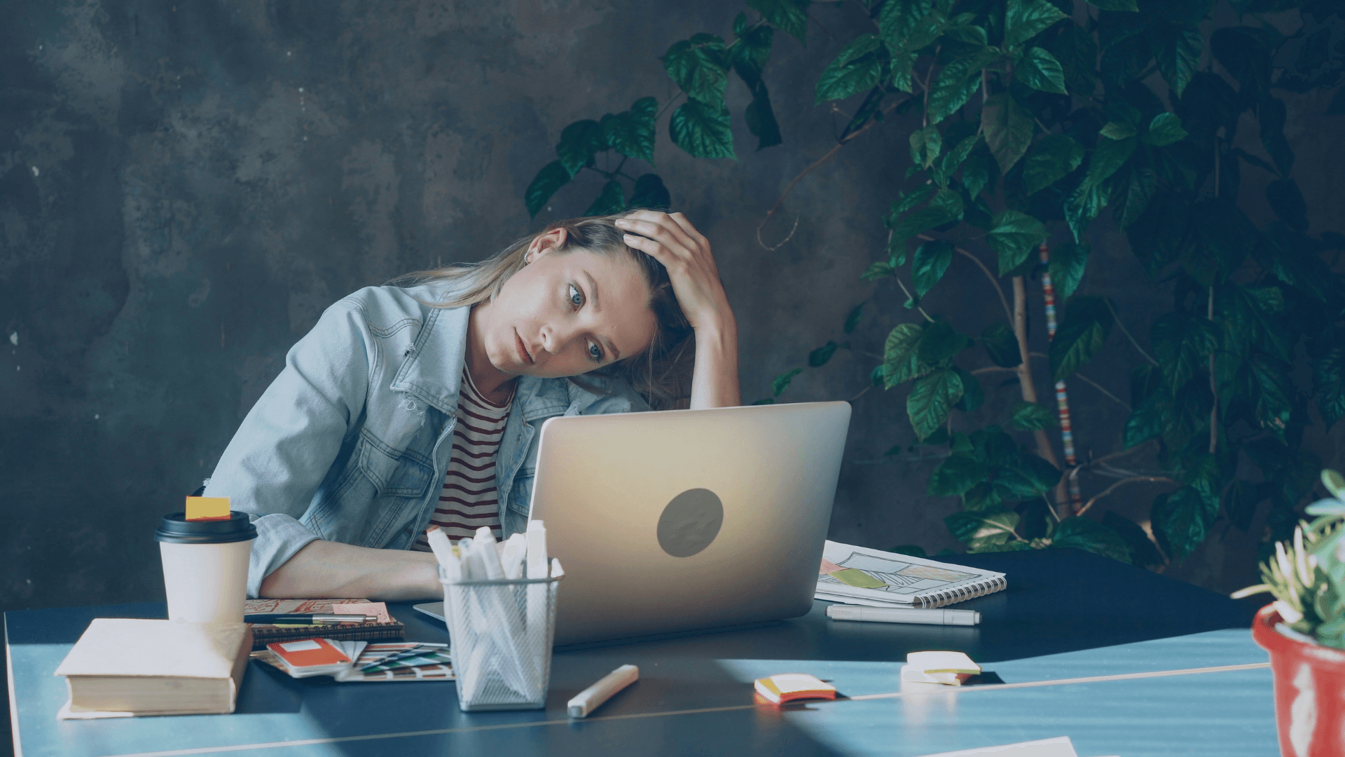La técnica de 5 minutos que los psicólogos recomiendan para cortar una espiral de ansiedad en el trabajo