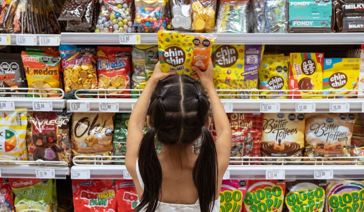 La obesidad infantil va más allá de la dieta: las pantallas, el sueño y los hábitos que inclinan la balanza