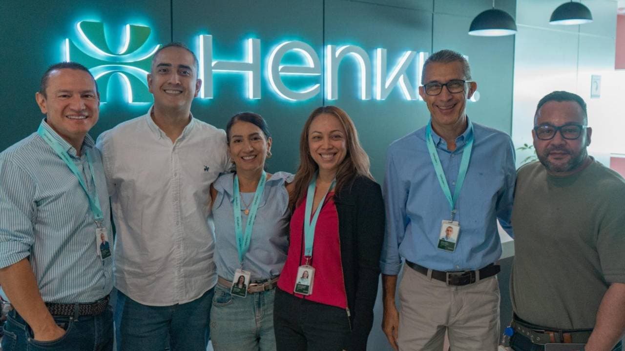 Arus se transforma en Henkia y reorienta su operación hacia el negocio de inteligencia artificial en Colombia y América Latina