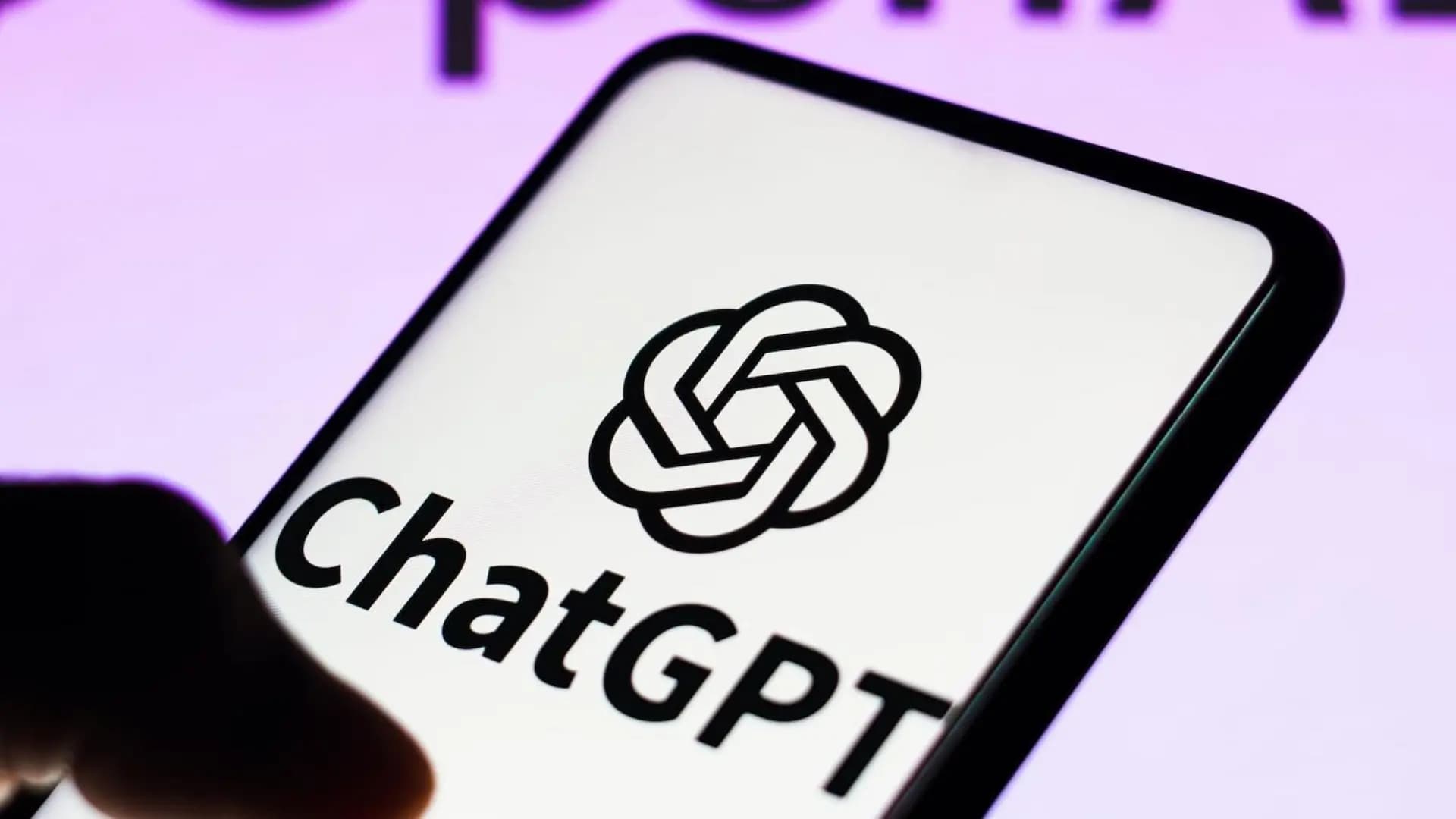 ChatGPT ya puede leer tus pestañas de Chrome: también analiza vídeos de YouTube y el texto que selecciones