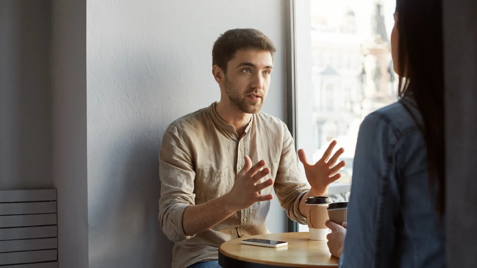 La regla de los 20 minutos que define si una discusión acerca o separa más