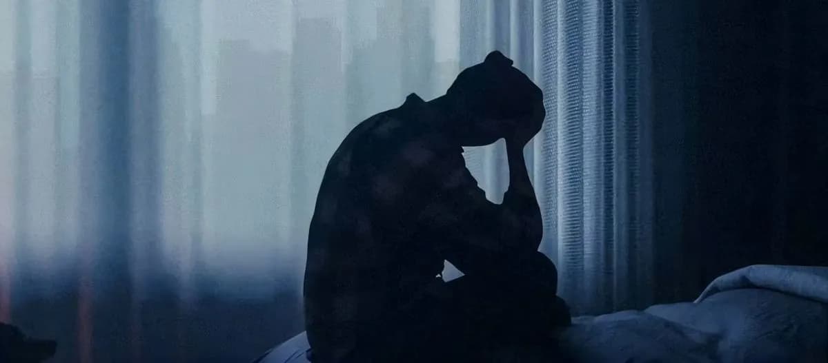 Estrés y sueño: las razones por las que la mente no se detiene cuando llega la hora de dormir