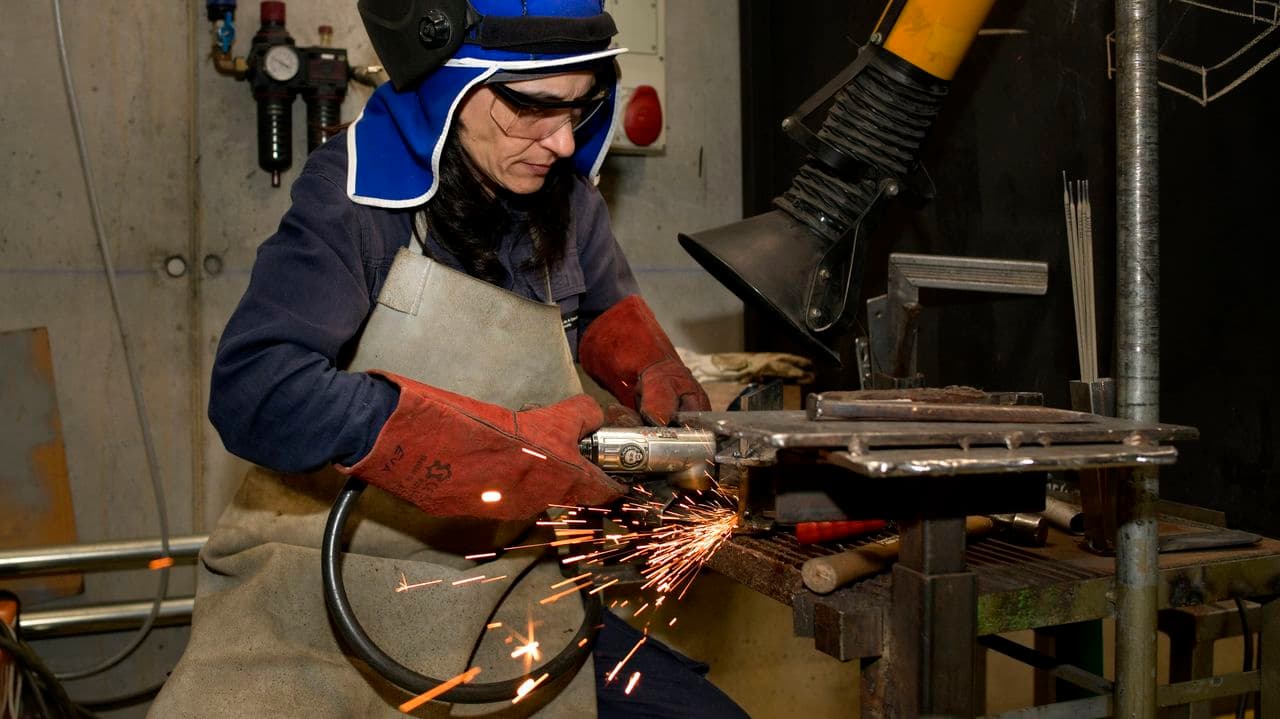 Los empleos técnicos desafían la estacionalidad veraniega con mejores salarios y más estabilidad que el turismo